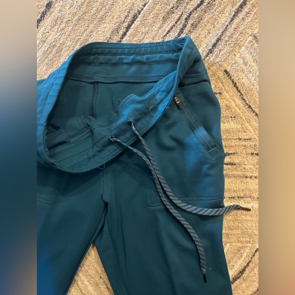 Jaanuu scrub set - Picture 7 of 7